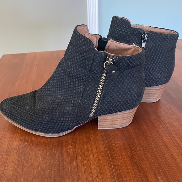 JustFab Black Booties Size 6 - Picture 3 of 9